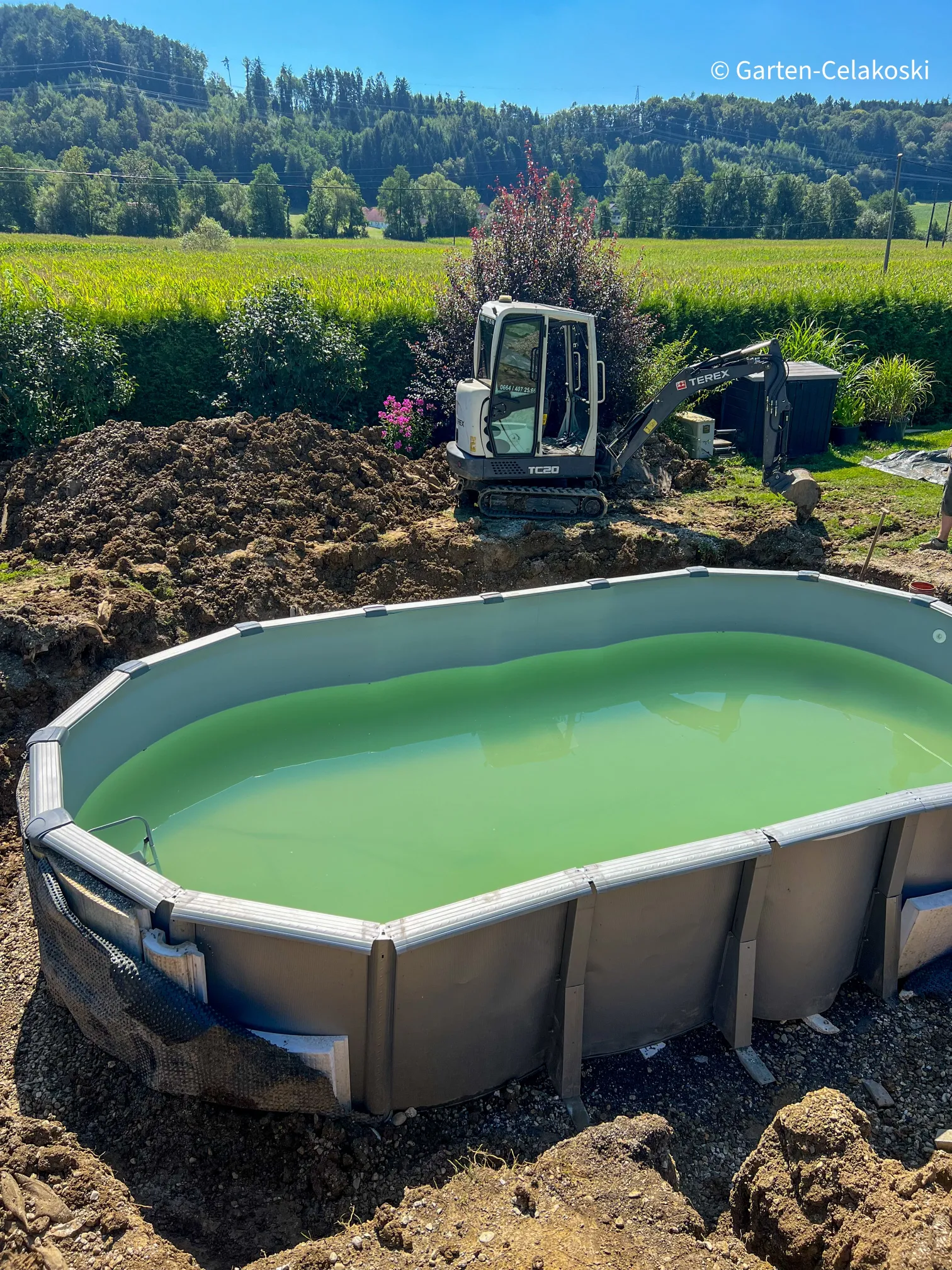 Poolschaden, oder Poolaushebungen sind für unseren 2 Tonnen Bagger (zwei Tonnen Bagger) keine Herausforderung